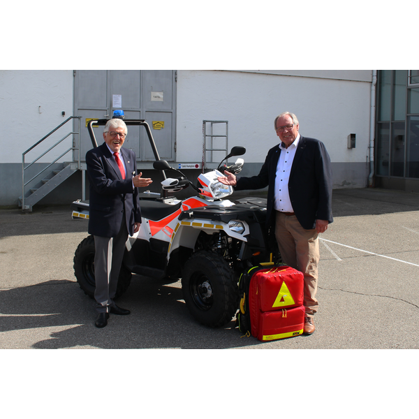 V.l.n.r.: Alfred Reichert (Vorsitzender BRK KV Oberallgäu) und Anton Klotz (Stiftungsratsvorsitzender)